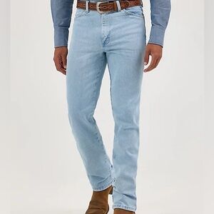 Wrangler Men’s Light Wash Cowboy Cut Jeans